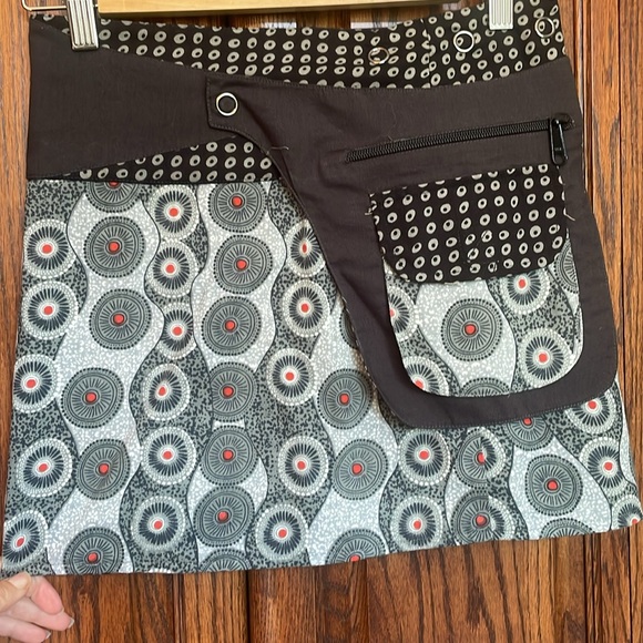 Reversible Mini, fully adjustable waist! - Picture 4 of 6